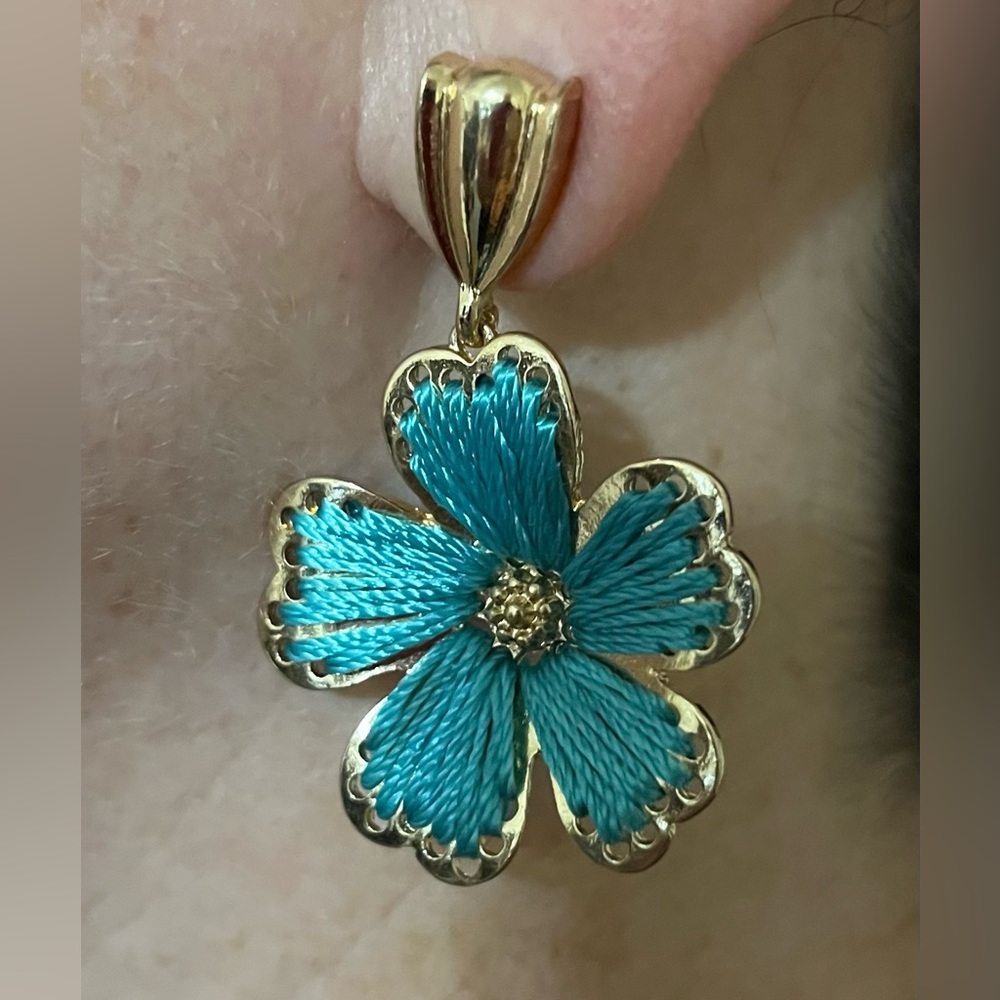 Floral Earring - Picture 2 of 4